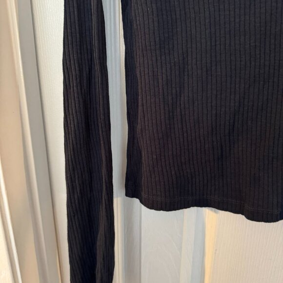 EUC TopShop V-Neck Ribbed Cropper T-shirt, Black, Size 10 Tall - Picture 7 of 15